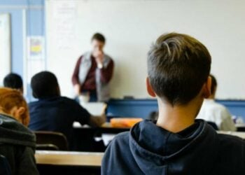 Nyatanya Guru Tak Pernah Mulia, Sejak Dulu Isinya Hanya Luka MOJOK.CO