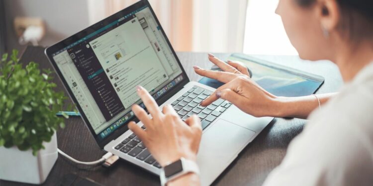 Derita Lulusan Magister yang Kerjanya Full dari Rumah: Sudah Waktunya Mengajak Orang Tua Melek Soal Ragam Jenis Pekerjaan