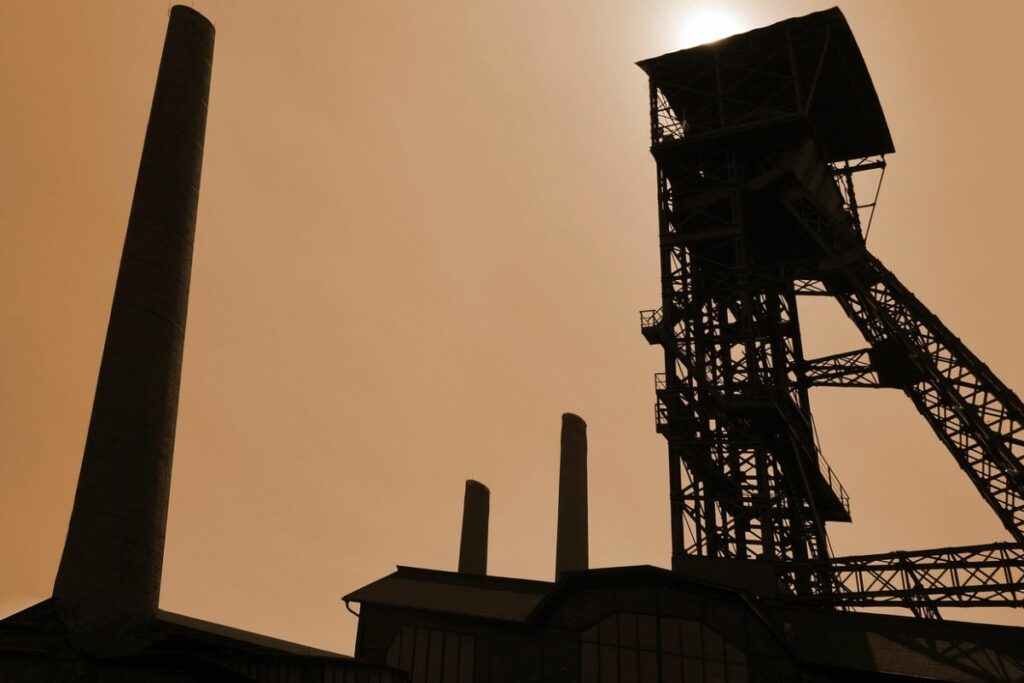 Hidup di Kawasan Lingkar Tambang Itu Nggak Menyenangkan, kalau Nggak Kena Debu, ya Kena Penyakit Paru-paru