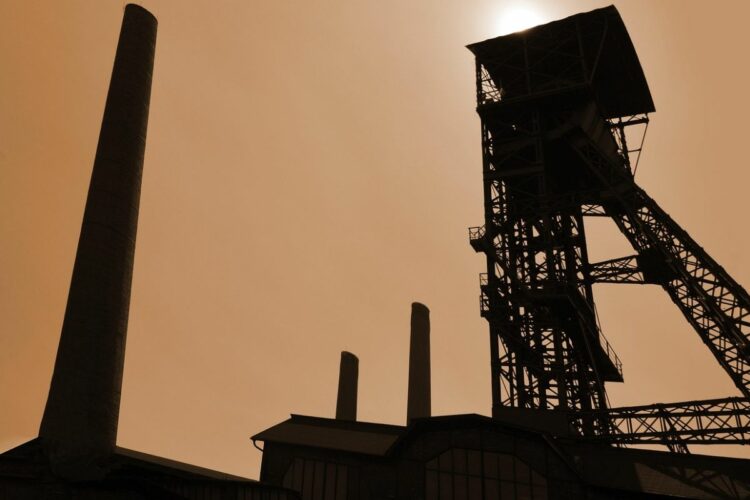 Hidup di Kawasan Lingkar Tambang Itu Nggak Menyenangkan, kalau Nggak Kena Debu, ya Kena Penyakit Paru-paru