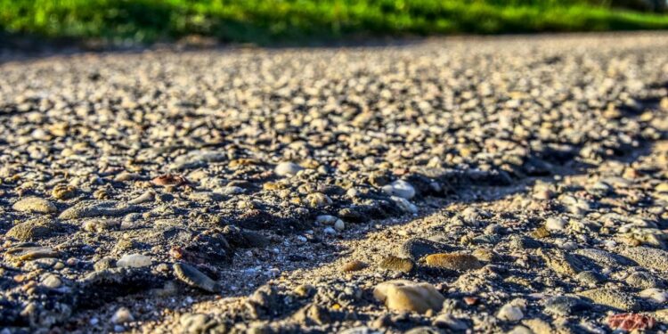 Jalan Nasional Purworejo vs Kulon Progo Ketimpangannya Begitu Terasa: Dalam Hitungan Meter, Dunia Begitu Berbeda