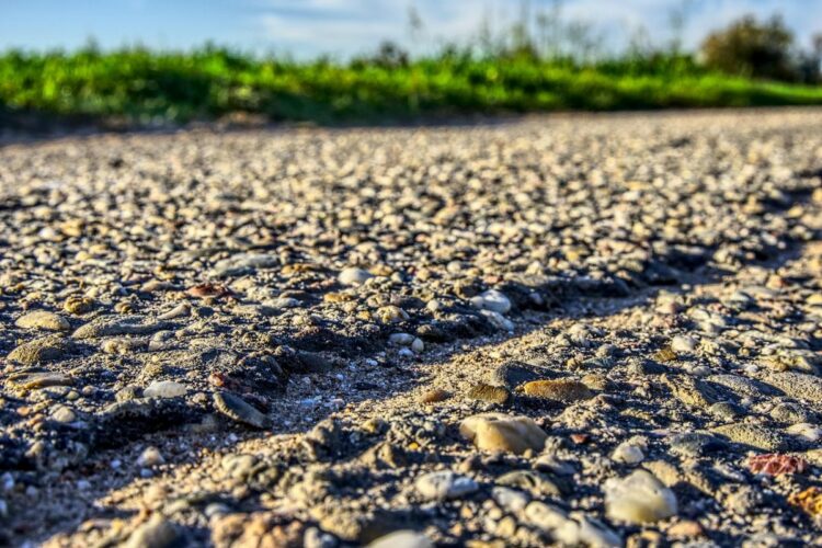 Jalan Nasional Purworejo vs Kulon Progo Ketimpangannya Begitu Terasa: Dalam Hitungan Meter, Dunia Begitu Berbeda