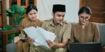 ASN Rajin Adalah Tempat Sampah Buat Atasan (Shutterstock)