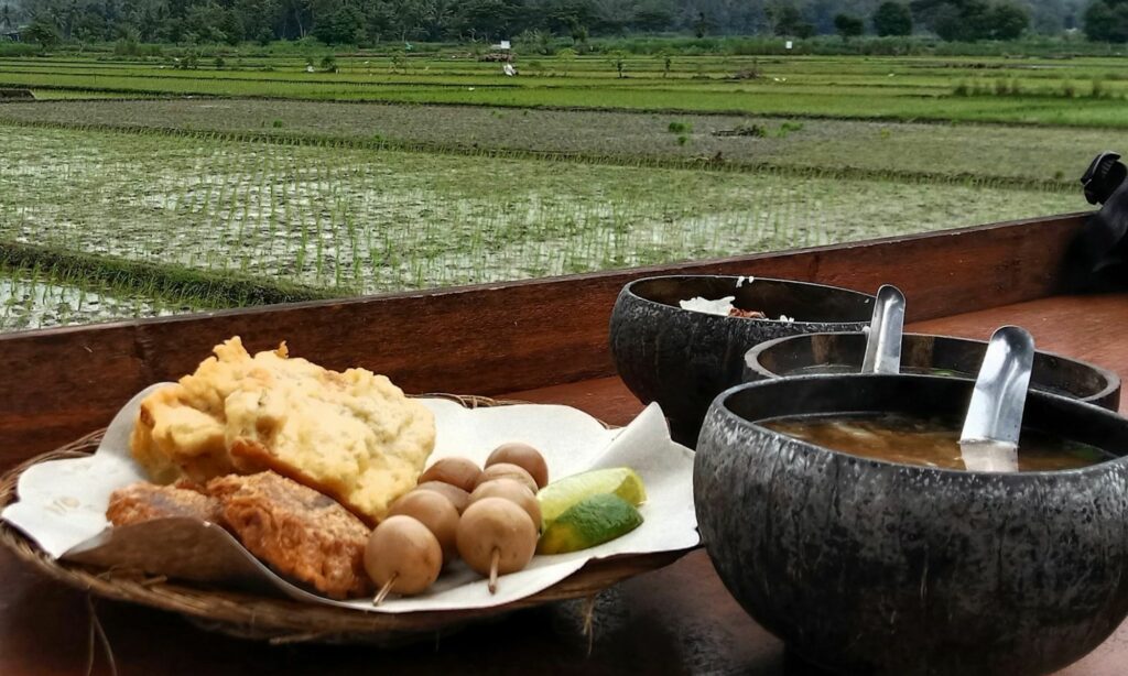 5 Soto Semarang yang Layak Masuk Bucket List Pelancong Mojok.co