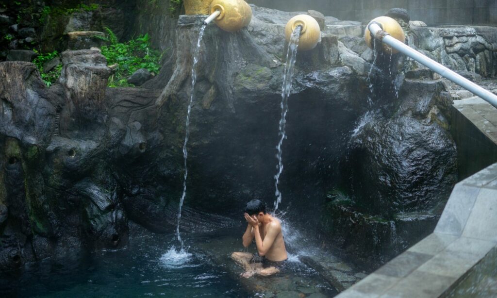 Teror di Letter S Jalur Guci Tegal, Kelokan Menanjak yang Menguji Nyali dan Kemahiran Pengendara Mojok.co