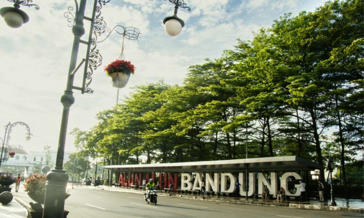 7 Kuliner Bandung yang Bakal Membuat Kalian Gagal Diet saking Enaknya Mojok.co