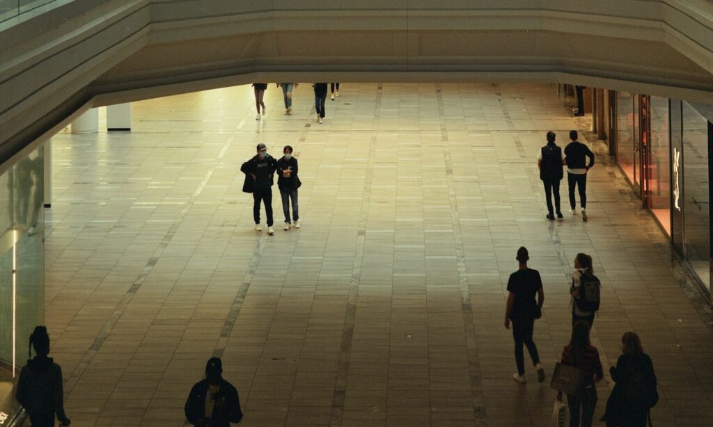 Hi-Tech Mall Surabaya Masih Aja Hidup Segan Mati Tak Mau Mojok.co