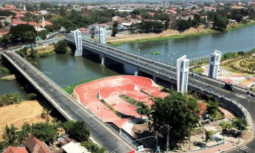 Jembatan Brawijaya Kediri Terlihat Terlalu Murah untuk Proyek Bernilai Rp3,3 Miliar Mojok.co