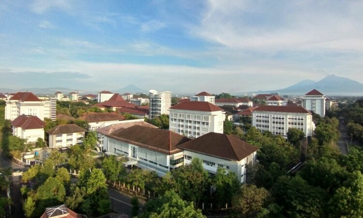 S2 UGM Diperebutkan Lulusan S1 dari Kampus Mana Aja kecuali dari Kampus Sendiri Mojok