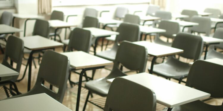 7 Sekolah Kedinasan yang Masa Depannya Terjamin dan Bikin Orang Tua Bangga Mojok.co