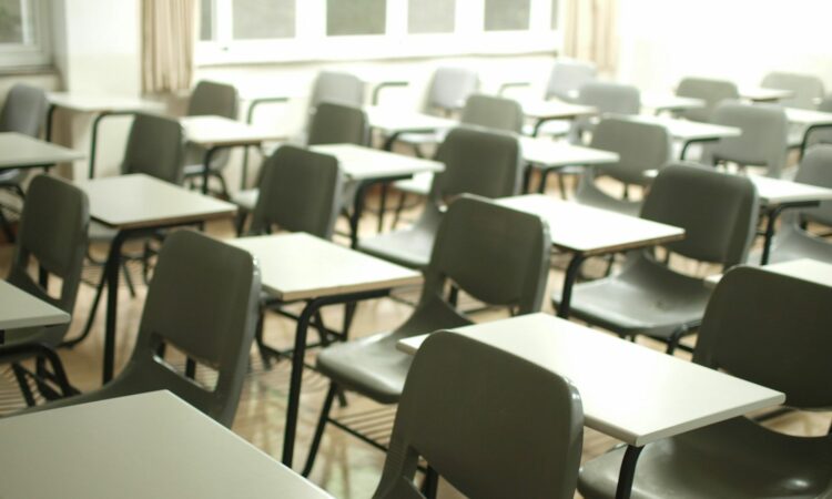 7 Sekolah Kedinasan yang Masa Depannya Terjamin dan Bikin Orang Tua Bangga Mojok.co