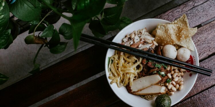 4 Cara Mudah Menikmati Mie Ayam untuk Sarapan ala Warga Lokal Jakarta Mojok.co