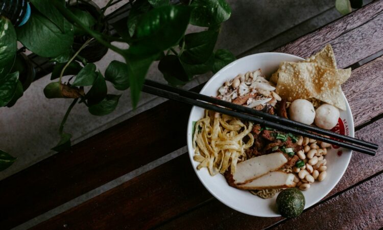 4 Cara Mudah Menikmati Mie Ayam untuk Sarapan ala Warga Lokal Jakarta Mojok.co