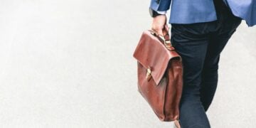 6 Usaha yang Kian Redup karena Perkembangan Zaman Mojok.co