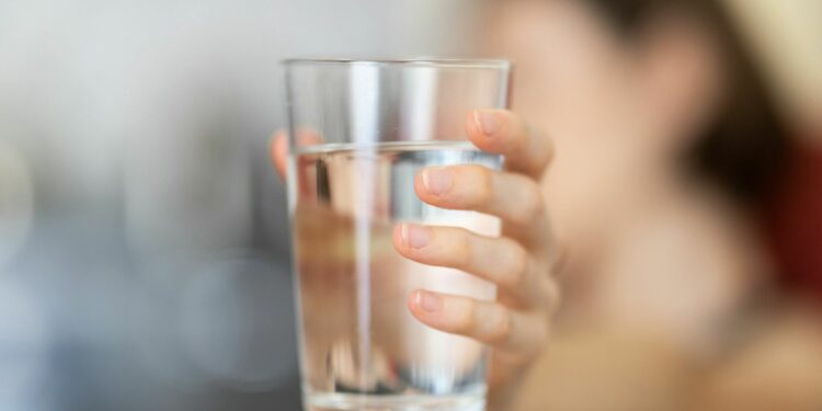 Alasan Saya Bertahan dengan Air Minum Rebusan Lebih Hemat dan Jelas Asal-usulnya Mojok.co