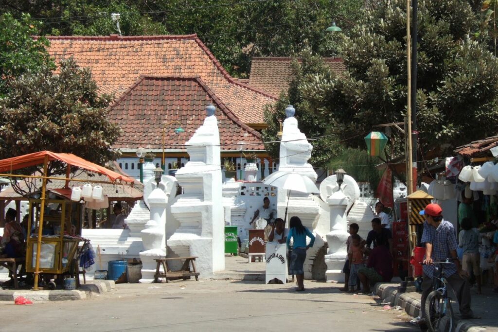 Pungli di Makam Sunan Gunung Jati Cirebon Adalah Bentuk Kebobrokan Pemerintah Daerah