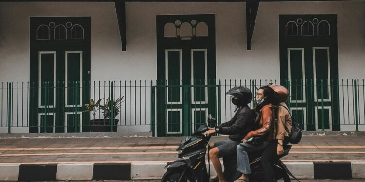 Umur 30 Tahun Nggak Bisa Naik Motor Nggak Bikin Saya Malu, Menjadi Penumpang Sejati Nggak Seburuk yang Dipikirkan Orang
