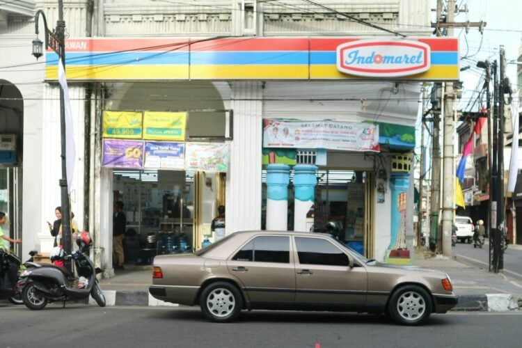 Etika Parkir di Indomaret biar Nggak Jadi Musuh Pelanggan Lain