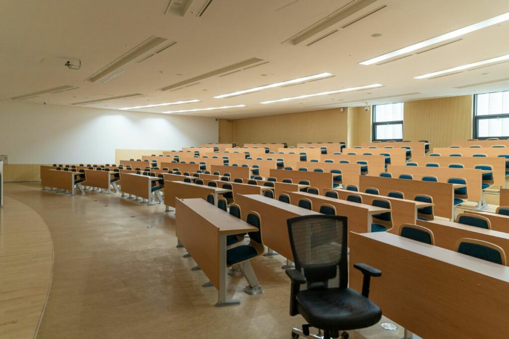 Nelangsa Lanjut Kuliah S2 Administrasi Publik yang Birokrasinya Lagi Sibuk Ngurus Akreditasi, Mahasiswa Jadi Terlunta-lunta