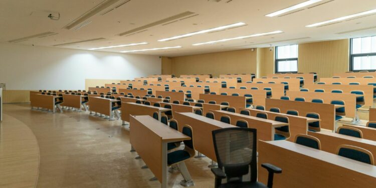 Nelangsa Lanjut Kuliah S2 Administrasi Publik yang Birokrasinya Lagi Sibuk Ngurus Akreditasi, Mahasiswa Jadi Terlunta-lunta