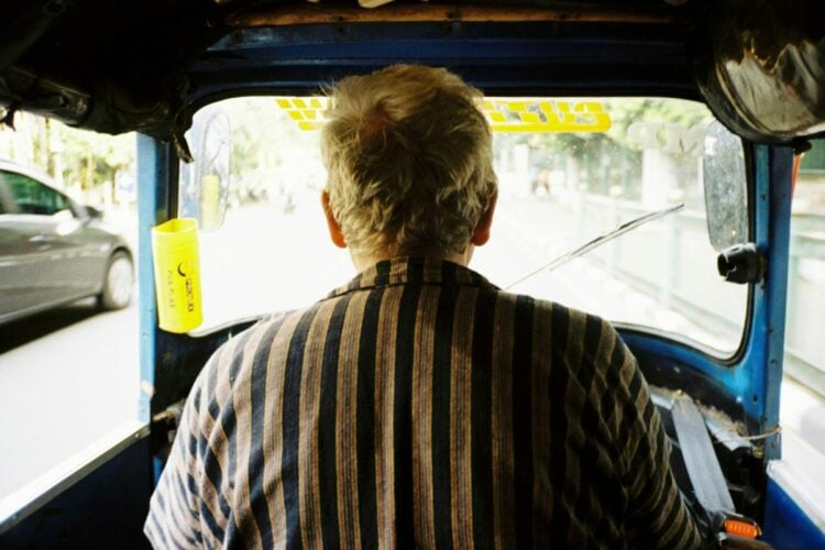 Pengalaman Pertama Saya Naik Bajaj di Solo Lewat Aplikasi Maxride: Menyenangkan!