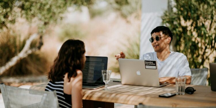 3 Culture Shock yang Saya Rasakan Saat Beralih Kerja Remote dari Kerja Kantoran, Nyatanya Nggak Seindah Konten TikTok