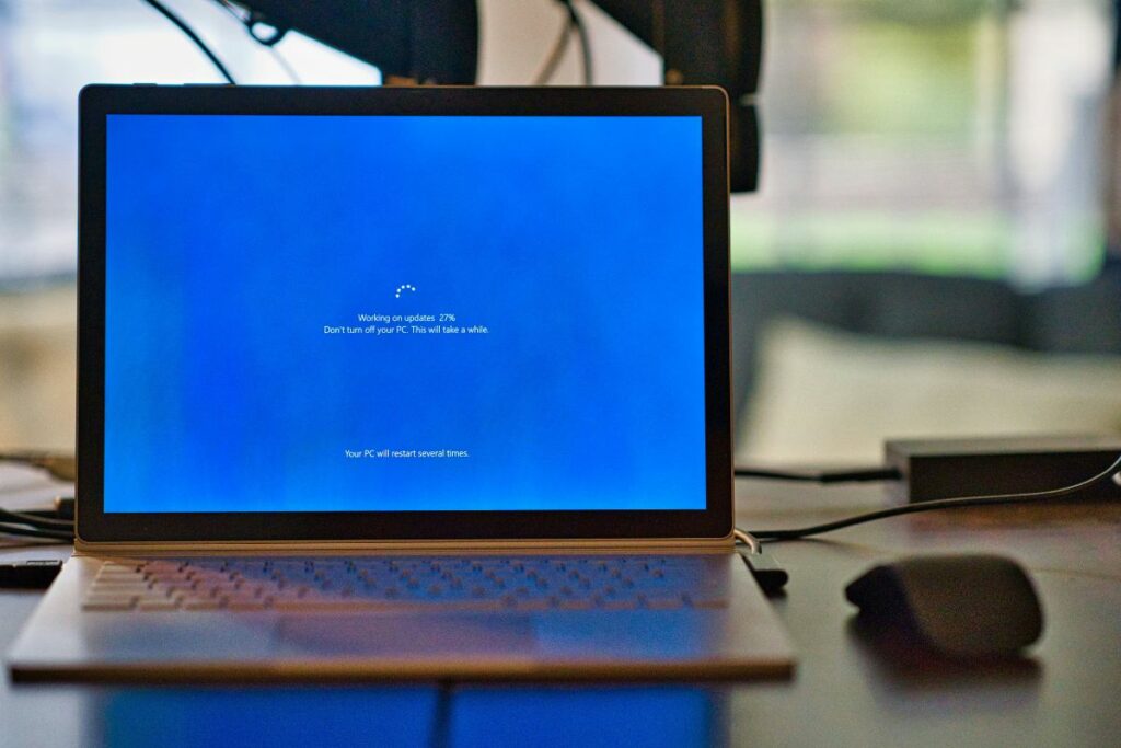 Iklan Universitas Terbuka (UT) Tayang di Bioskop: Keren, tapi Ironis. Sebelum Tampil di Layar Besar, Perbaiki Dulu Layar Kecil Mahasiswa biar Nggak Nge-lag!