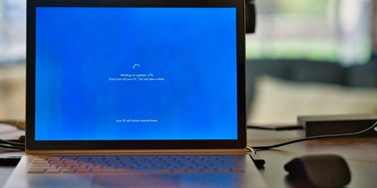 Iklan Universitas Terbuka (UT) Tayang di Bioskop: Keren, tapi Ironis. Sebelum Tampil di Layar Besar, Perbaiki Dulu Layar Kecil Mahasiswa biar Nggak Nge-lag!