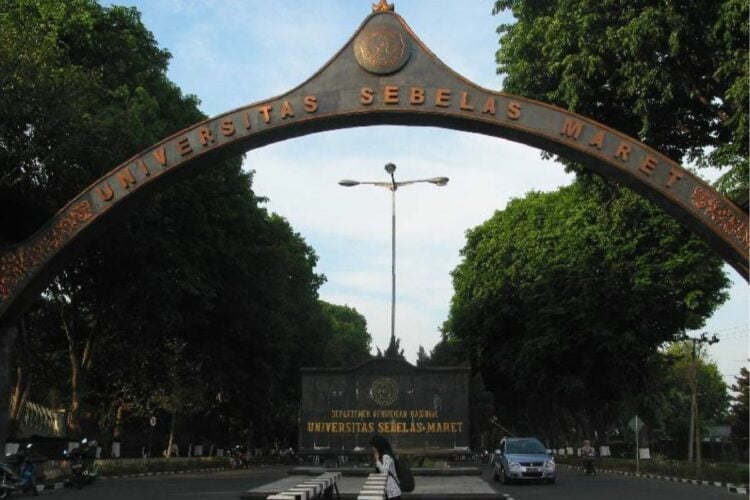 Stop Bilang Mahasiswa UNS Anak Buangan UGM, Nggak Semua Anak UNS Dulu Daftar ke Sana!