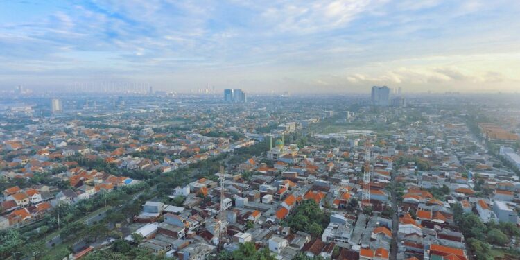 Penderitaan Kuliah di Semarang dan Surabaya, Kota Mana yang Paling Menyiksa Mahasiswa?