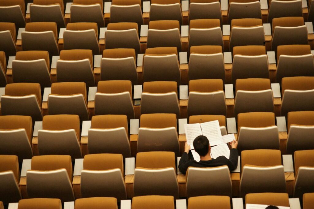 Sisi Gelap Kuliah di Unesa, Kampus Elite tapi Fasilitas Sulit