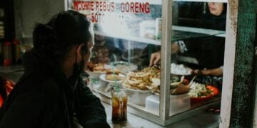 5 Ciri Warteg yang Masakannya Sudah Pasti Enak, Nggak Bikin Kapok Pembeli