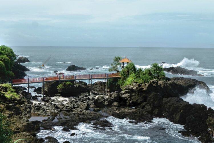 4 Sisi Gelap Kebumen yang Jarang Diceritakan hingga Wisatawan Pikir Dua Kali untuk Kembali