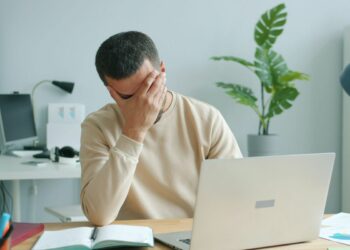 Cari Kerja Memang Susah, tapi Bertahan di Lingkungan Kerja Toxic Juga Nggak Ada Gunanya