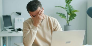 Cari Kerja Memang Susah, tapi Bertahan di Lingkungan Kerja Toxic Juga Nggak Ada Gunanya