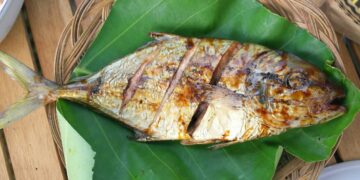 Menggugat Ikan Bakar yang Digoreng Dulu: Kebohongan Penjual Ikan Bakar yang Sudah Dinormalisasi