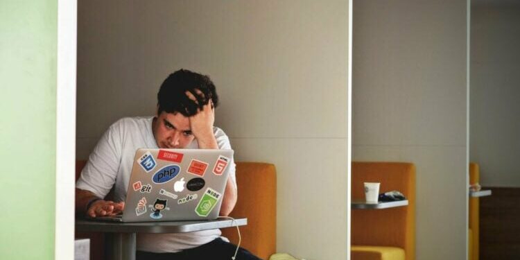 Dosen Munafik Berhenti Belajar, Tapi Sok Paling Tahu (Unsplash)