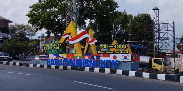 Taman Jalan Sultan Agung Bukti Betapa Jelek Selera Pemkot Batu, Seharusnya Bisa Lebih Bagus dari Itu Mojok.co