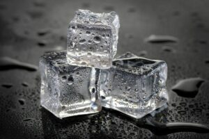 Sisi Gelap Produksi Es Batu Kristal: Klaim Higienis, padahal Distribusinya Serampangan!