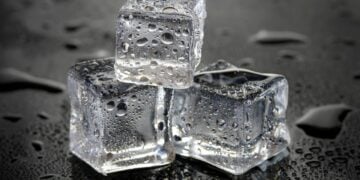 Sisi Gelap Produksi Es Batu Kristal: Klaim Higienis, padahal Distribusinya Serampangan!