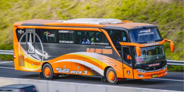 Bismania dan Railfans: Penjaga Kewarasan Transportasi Publik Indonesia yang Karut Marut