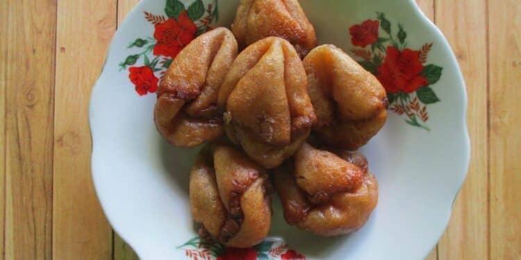 Foto Makanan Kontol Kejepit atau Kue Adrem, Si Manis yang Dikenal dengan Nama Nyeleneh dari Bantul - MOJOK.CO