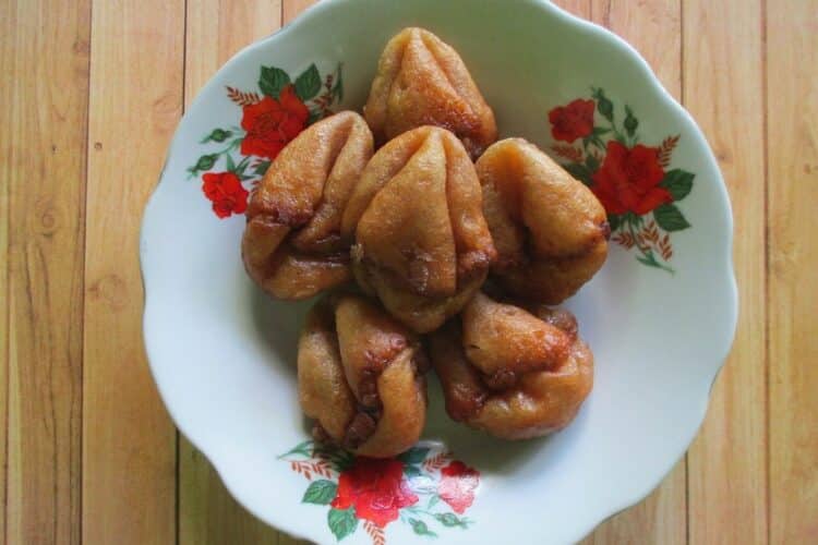 Foto Makanan Kontol Kejepit atau Kue Adrem, Si Manis yang Dikenal dengan Nama Nyeleneh dari Bantul - MOJOK.CO