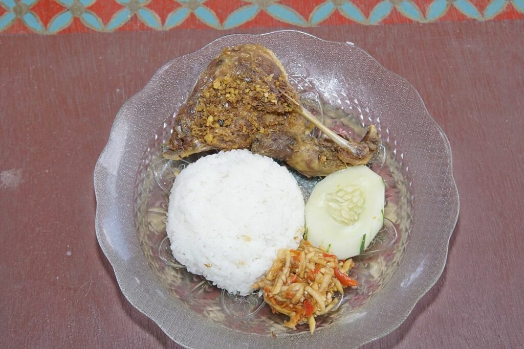 5 Tanda Warung Bebek Madura yang Sudah Pasti Enak: Makin Sederhana, Makin Enak!