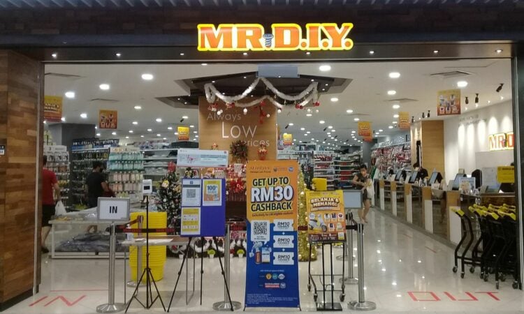 5 Hal yang Mungkin Terjadi Andai Saya Jadi Karyawan MR DIY Mojok.co