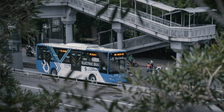 Saya Pengguna Setia Transjakarta dan Setuju kalau Tarifnya Naik asal 4 Hal Ini Terpenuhi Mojok.co