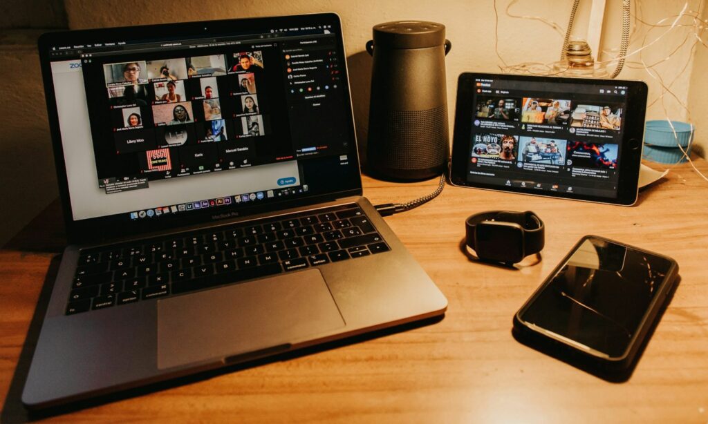 6 Hal Sepele, tapi Menyebalkan Saat Zoom Meeting Mojok