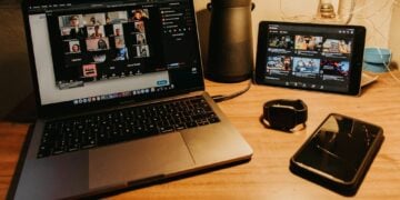 6 Hal Sepele, tapi Menyebalkan Saat Zoom Meeting Mojok