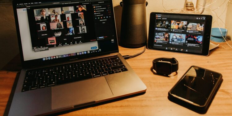 6 Hal Sepele, tapi Menyebalkan Saat Zoom Meeting Mojok