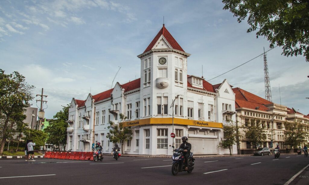 4 Makanan yang Sebaiknya Jangan Dijadikan Oleh-Oleh dari Surabaya Mojok.co